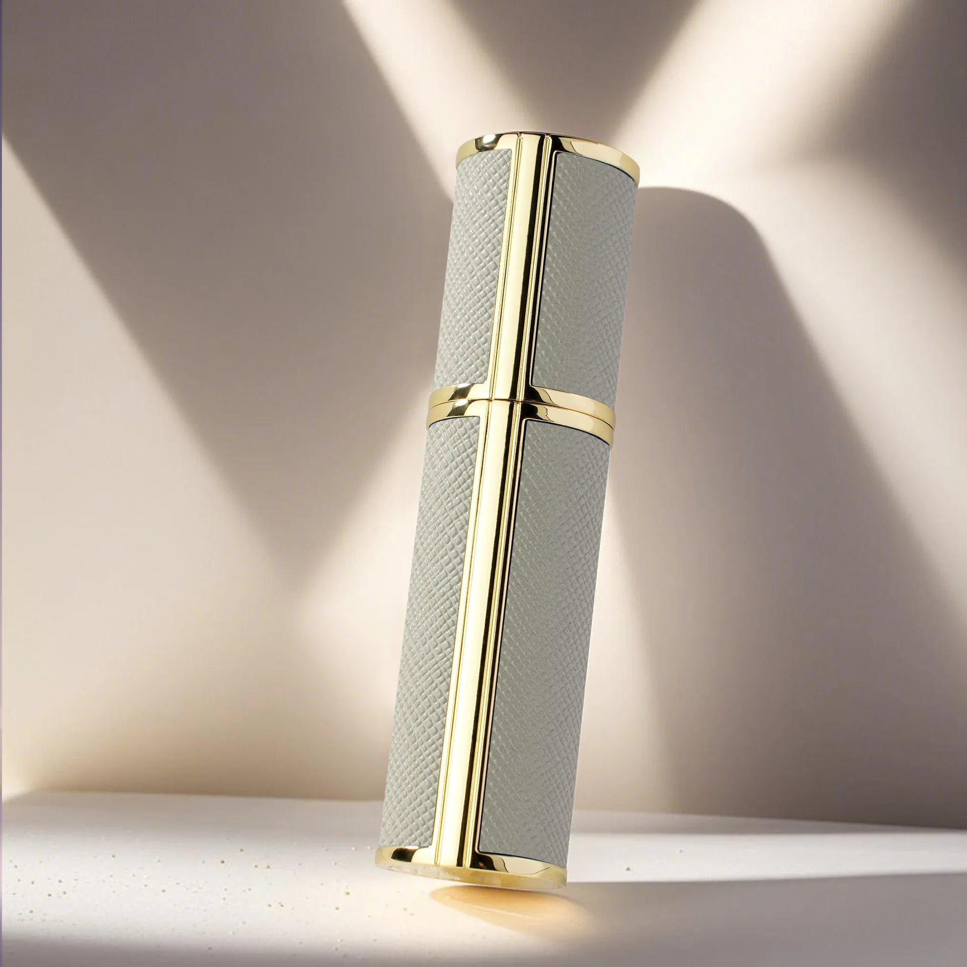 5ML Portable Compact Leather Perfume Bottle Multipurpose Sprayer Refillable Empty Perfume Atomizer for Travel Spray Bottle 1PC